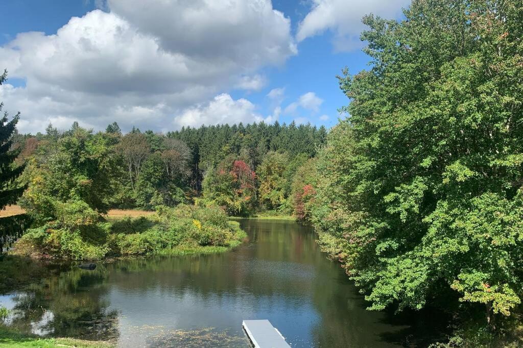 Gorgeous Poconos Springtime By The Lake! Henryville Buitenkant foto